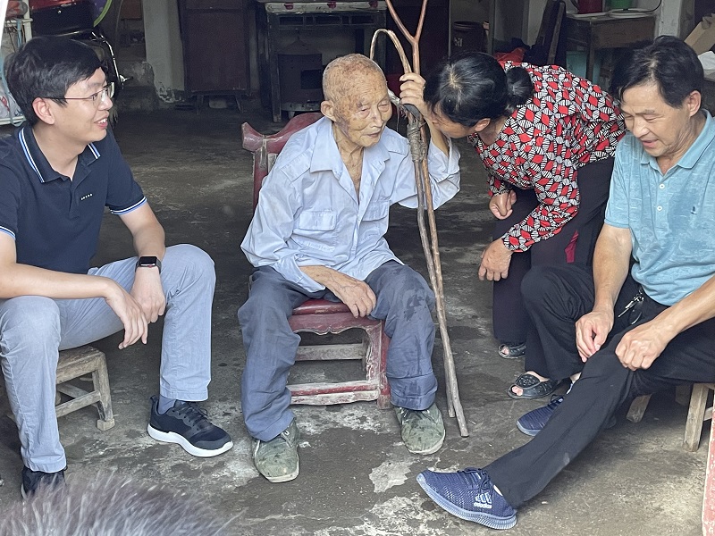 區(qū)人大代表、集團副總馮小龍走訪潘塘福利院為老人送關懷